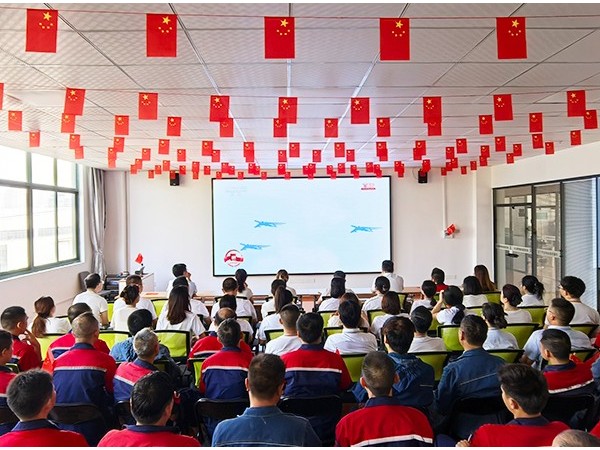 銘記歷史珍愛和平，砥礪奮進開創未來！歐能機械集體觀看勝利日紀念大會