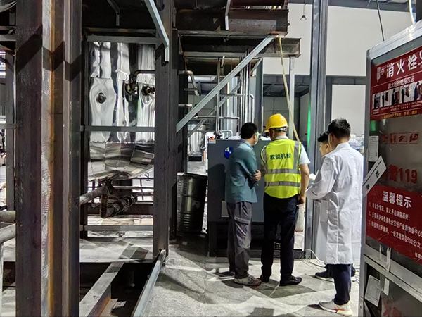 樹脂反應(yīng)釜內(nèi)外雙盤管控溫雙機(jī)一體模溫機(jī)