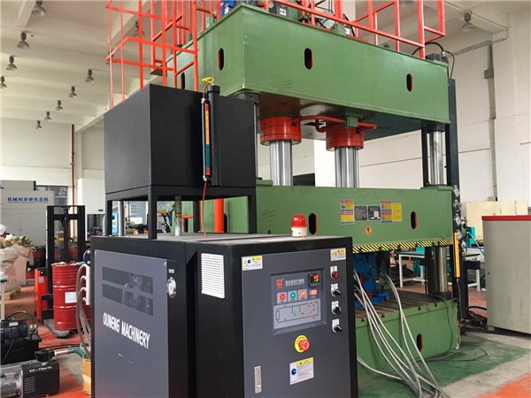 模溫機(jī)如何實現(xiàn)準(zhǔn)確控溫